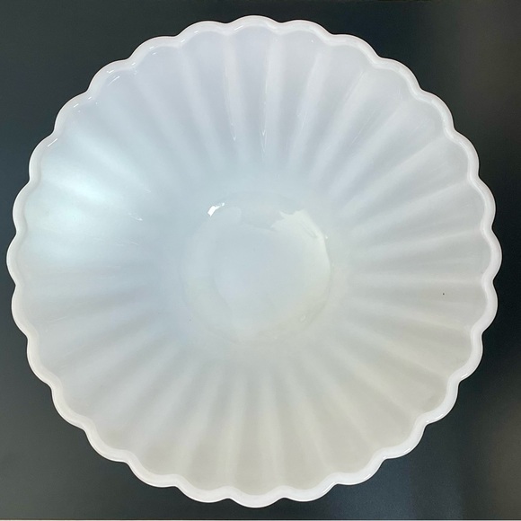 Vintage Milk Glass Serving Bowl and 5 Salad Bowls Rachel Pattern Anchor Hocking - Picture 4 of 13